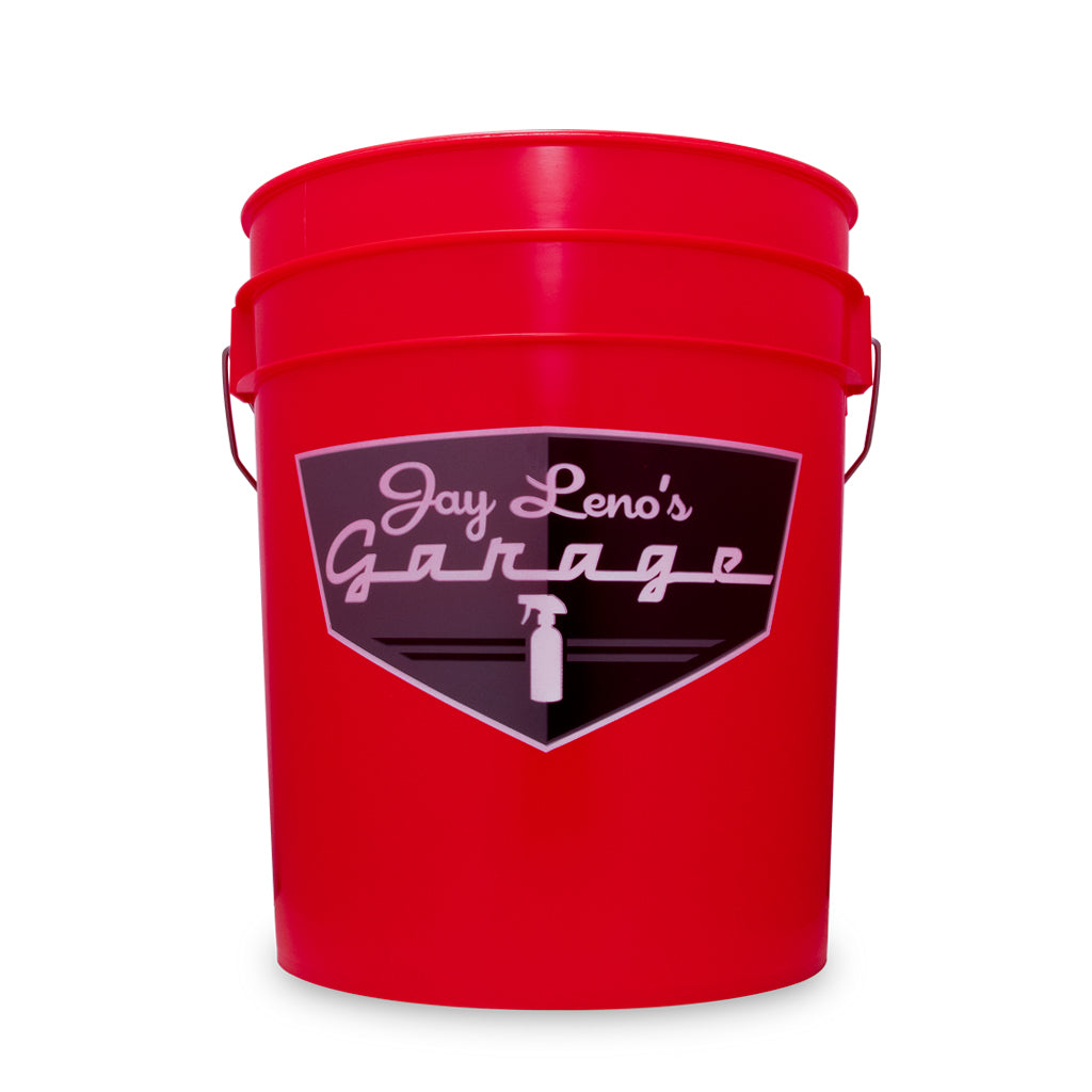 White 5 Gallon Wash Bucket With Red Grit Guard Insert